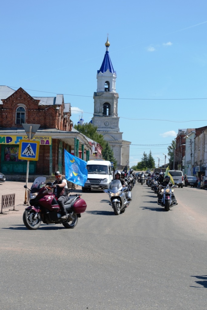 Погода в кашине на неделю тверская область. Кашин Тверская область мото. Мотоцикл Кашине 85. Светофор Кашин Тверская область. Экскурсия Кашин Калязин однодневная с байкерами.